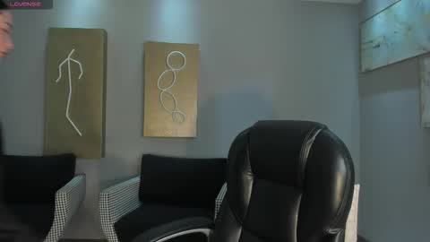 alinakravitz_ online show from 11/21/25, 11:42