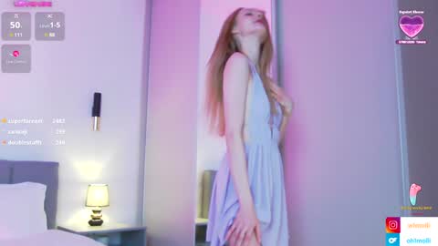 Snapshot of alis_molli chatting on 01/20/25, 09:43 Alisa but you can call me Molli online show from 01/20/25, 09:43