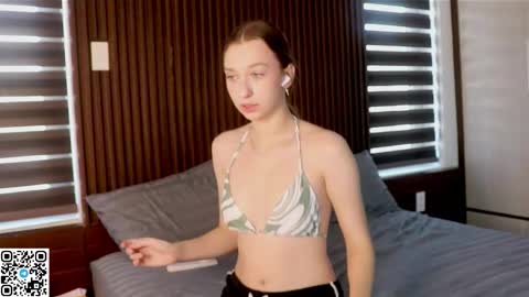 Alice                                   Fansly Alisa01 online show from 11/13/25, 04:22