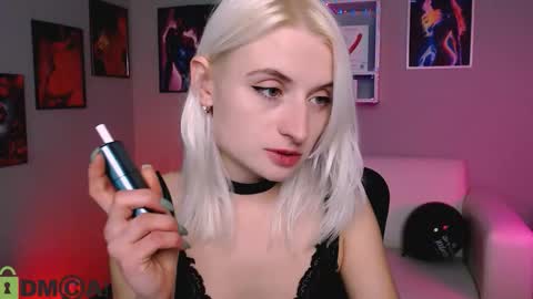 Snapshot of alisabliss chatting on 10/21/25, 02:45 Alisa online show from 10/21/25, 02:45