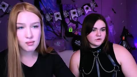 Snapshot of alisabliss chatting on 10/28/25, 11:29 Alisa online show from 10/28/25, 11:29