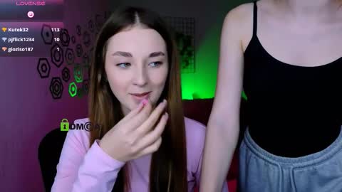 Snapshot of alisabliss chatting on 11/19/25, 01:11 Alisa online show from 11/19/25, 01:11