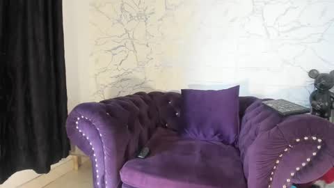 alishaevans_rs online show from 09/23/25, 04:43