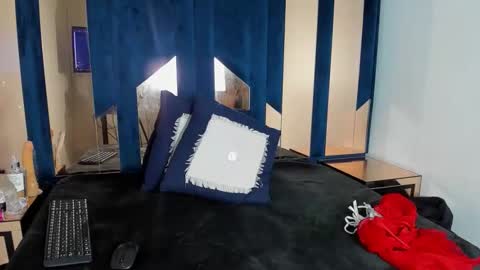 alishaevans_rs online show from 10/14/25, 03:46