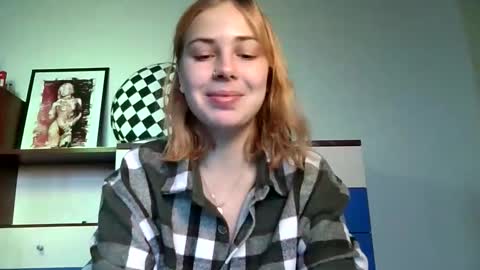 Snapshot of alismoona chatting on 10/25/25, 08:11 Alisa online show from 10/25/25, 08:11