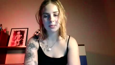 Snapshot of alismoona chatting on 10/30/25, 03:02 Alisa online show from 10/30/25, 03:02