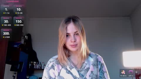 Snapshot of alismoona chatting on 11/28/25, 08:39 Alisa online show from 11/28/25, 08:39