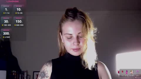 Snapshot of alismoona chatting on 12/02/25, 01:50 Alisa online show from 12/02/25, 01:50