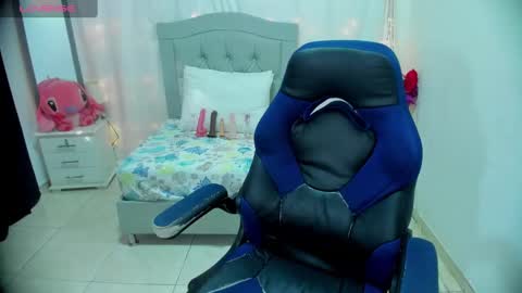 Snapshot of alison_girl22 chatting on 01/13/25, 08:15 Alison online show from 01/13/25, 08:15