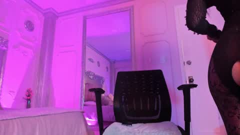 Alison Fishert online show from 01/31/25, 06:03