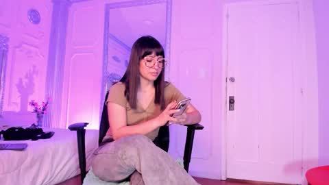 Alison Fishert online show from 11/01/25, 04:31