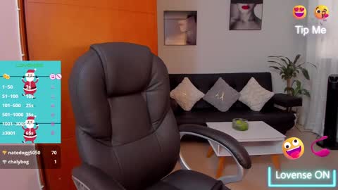 Snapshot of alisonlemoos chatting on 12/28/24, 03:04 Alisson online show from 12/28/24, 03:04