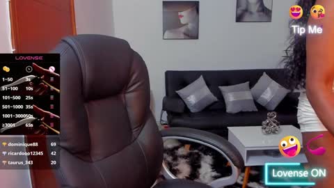 Snapshot of alisonlemoos chatting on 02/06/25, 08:13 Alisson online show from 02/06/25, 08:13