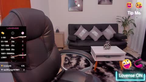 Snapshot of alisonlemoos chatting on 02/08/25, 07:05 Alisson online show from 02/08/25, 07:05