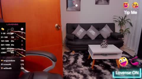 Snapshot of alisonlemoos chatting on 02/08/25, 10:08 Alisson online show from 02/08/25, 10:08