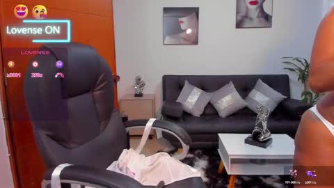 Snapshot of alisonlemoos chatting on 03/06/25, 11:14 Alisson online show from 03/06/25, 11:14