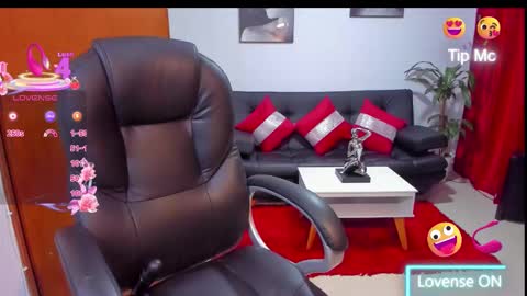 Snapshot of alisonlemoos chatting on 09/15/25, 10:04 Alisson online show from 09/15/25, 10:04