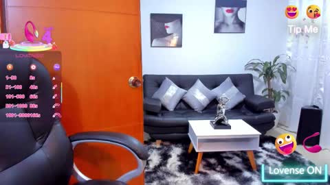 Snapshot of alisonlemoos chatting on 11/06/25, 11:33 Alisson online show from 11/06/25, 11:33