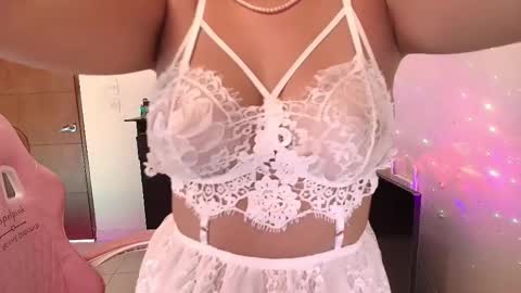 Alissa online show from 09/25/25, 02:10