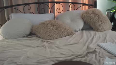 Alissa online show from 02/09/25, 01:14