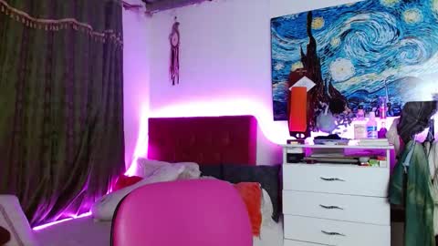 Snapshot of alissesallie_ chatting on 10/24/25, 02:08 alissesallie_ online show from 10/24/25, 02:08