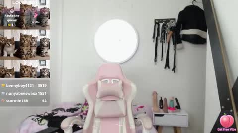 Snapshot of alissia_kent99 chatting on 02/06/25, 04:58 Alissia online show from 02/06/25, 04:58