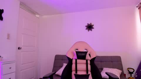 Snapshot of alissia_viera chatting on 02/02/25, 01:52 iraide online show from 02/02/25, 01:52