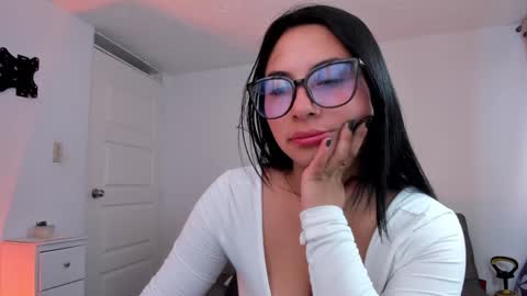 Snapshot of alissia_viera chatting on 02/03/25, 10:21 iraide online show from 02/03/25, 10:21