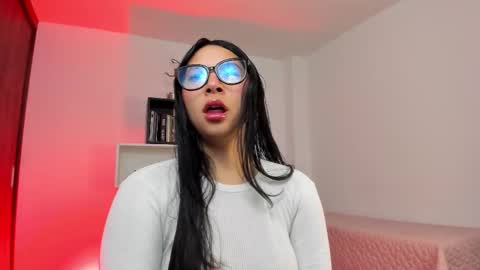 Snapshot of alissia_viera chatting on 10/03/25, 07:33 iraide online show from 10/03/25, 07:33