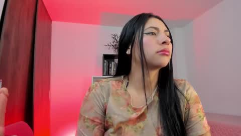 Snapshot of alissia_viera chatting on 10/21/25, 09:04 iraide online show from 10/21/25, 09:04