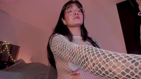    online show from 11/06/25, 02:34