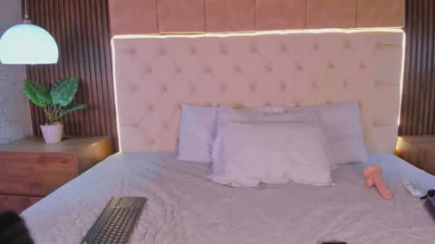 alison online show from 10/22/25, 01:33