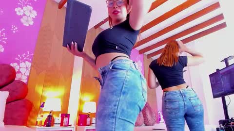Snapshot of alissonpeach01 chatting on 10/03/25, 01:52 alissonpeach01 online show from 10/03/25, 01:52