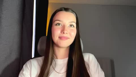 Snapshot of alitalapre chatting on 11/19/25, 09:53 Annie online show from 11/19/25, 09:53