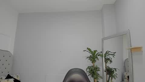 Snapshot of alix_18 chatting on 10/04/25, 11:08 alix_18 online show from 10/04/25, 11:08