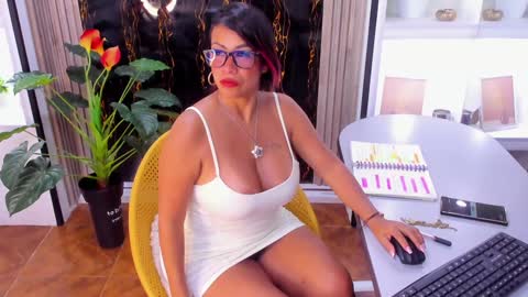 Snapshot of alixlong chatting on 01/18/25, 02:47 Alix online show from 01/18/25, 02:47