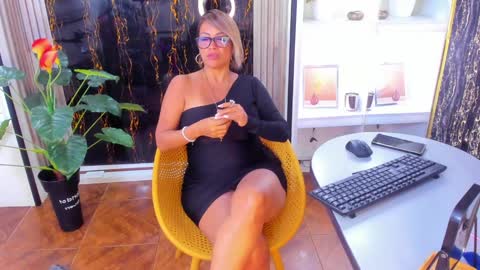 Snapshot of alixlong chatting on 01/25/25, 09:47 Alix online show from 01/25/25, 09:47