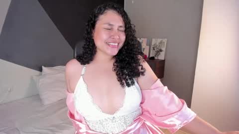 Snapshot of alixon_fiore5 chatting on 09/27/25, 03:44 alixon online show from 09/27/25, 03:44