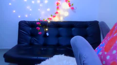 Snapshot of alixxe_ chatting on 11/07/25, 06:41 alixxe_ online show from 11/07/25, 06:41