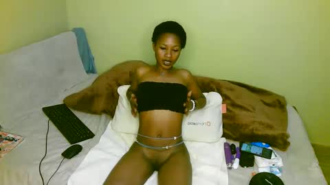 aliyah001 online show from 10/14/25, 02:51