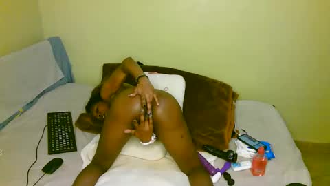 aliyah001 online show from 10/15/25, 02:55