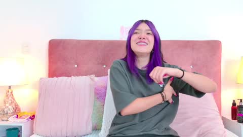 Snapshot of alliciakim chatting on 12/18/24, 07:19 Allicia online show from 12/18/24, 07:19