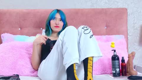 Snapshot of alliciakim chatting on 09/24/25, 07:17 Allicia online show from 09/24/25, 07:17