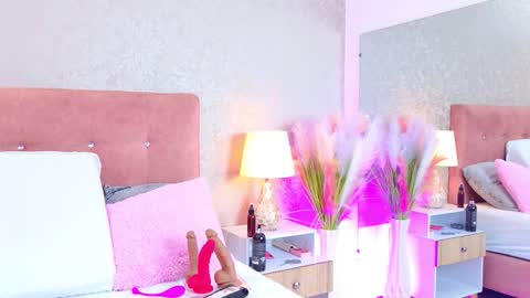 Snapshot of alliciakim chatting on 10/13/25, 07:36 Allicia online show from 10/13/25, 07:36