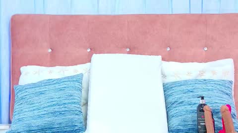 Snapshot of alliciakim chatting on 10/15/25, 07:14 Allicia online show from 10/15/25, 07:14