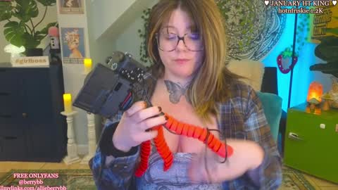 Snapshot of allieberrybb chatting on 01/14/25, 02:29 bb online show from 01/14/25, 02:29