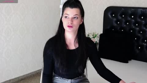 Snapshot of allisonn223 chatting on 12/13/24, 08:26 Deea online show from 12/13/24, 08:26