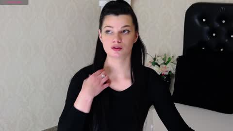 Snapshot of allisonn223 chatting on 12/14/24, 02:34 Deea online show from 12/14/24, 02:34