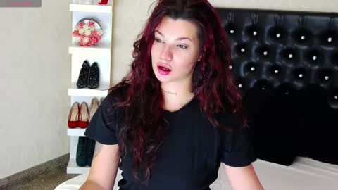 Snapshot of allisonn223 chatting on 09/11/25, 12:38 Deea online show from 09/11/25, 12:38