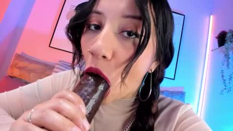 Snapshot of allissax chatting on 12/11/24, 01:05 Aleja online show from 12/11/24, 01:05